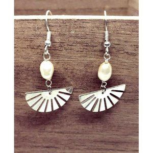 Simple pearl Earrings